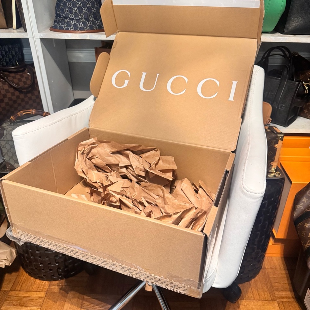 Gucci Shipping Box - Picture 2 of 5
